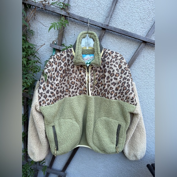 The Great Outdoors Plush Colorblock Terrain 1/2-Zip Jacket Leopard - Picture 4 of 9